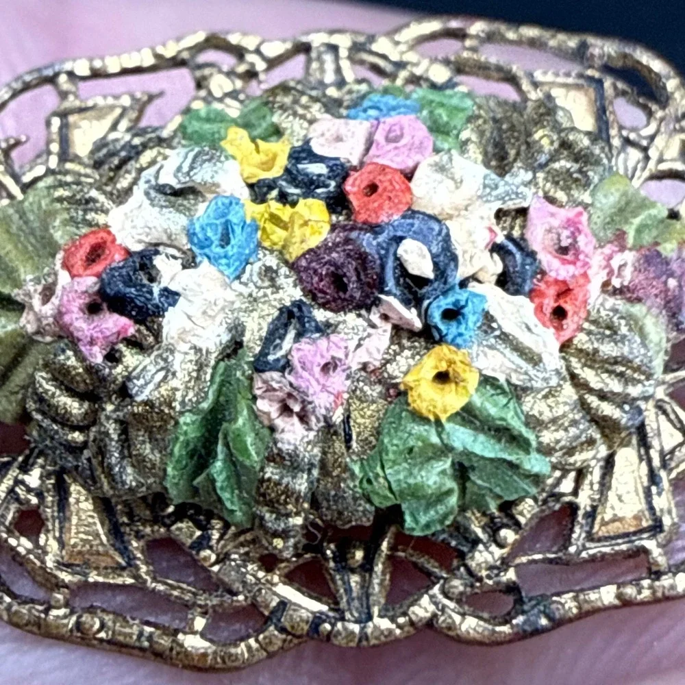 Vintage Gold Tone Flower Theme Brooch READ
